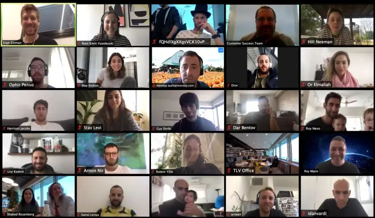 בבית אבל עדיין בקשר